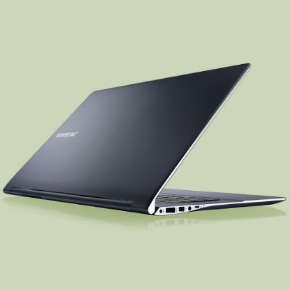 صورة جهاز سامسونج ألترابوك من السلسلة 9، NP900X4C-A06US، 