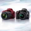 صورة تتميز كاميرا Nikon D5500 النحيفة وخفيفة الوزن بشاشة تعمل باللمس متغيرة الزاوية