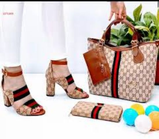 صورة طقم حقيبه وحذاء 