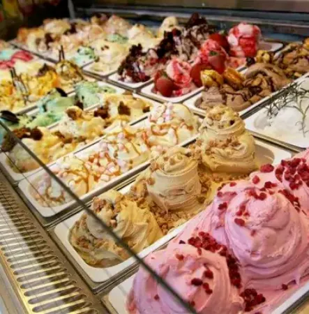 صورة لقسم فريزر الآيس كريم